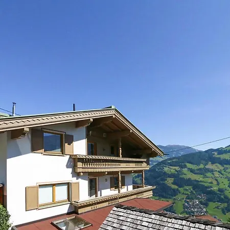 Holiday Flat Sabina, Hippach Im Zillertal Apartament